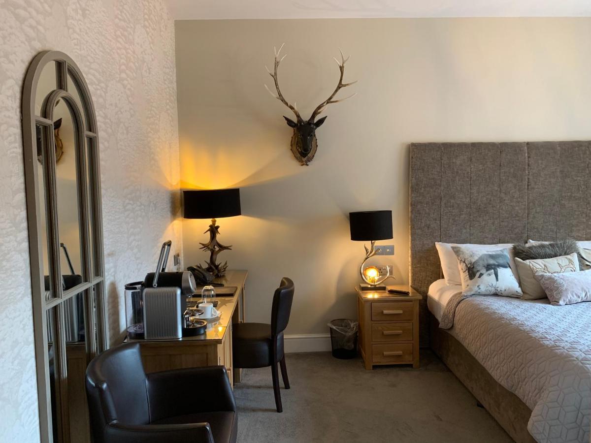 The Wheatsheaf Hotel, Сандбач Экстерьер фото